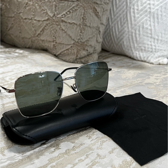 Saint Laurent Metalframe Aviator Sunglasses 🖤 - Picture 5 of 9